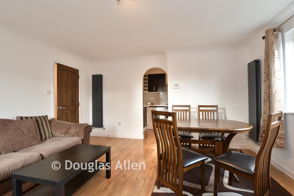 Lounge/Dining Room