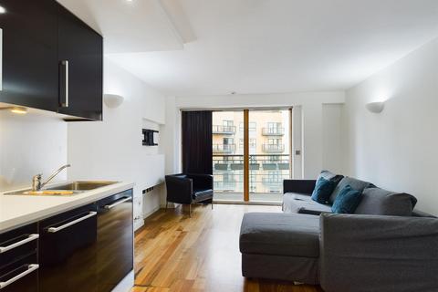 Studio to rent, Riverside Way, Leeds