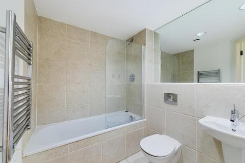 Studio to rent, Riverside Way, Leeds