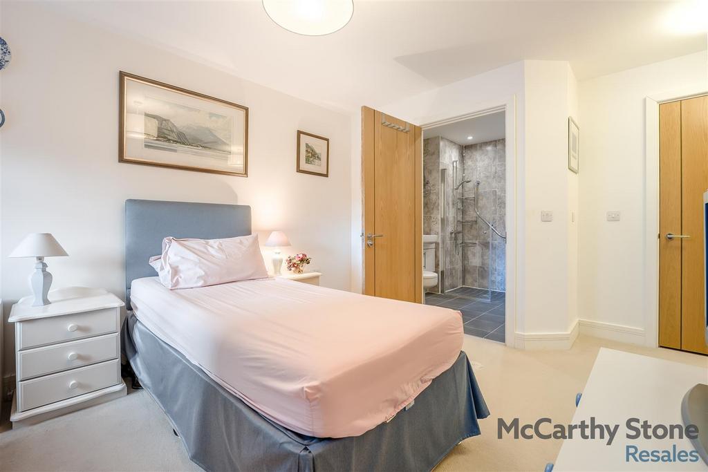 8672968-interior10.jpg