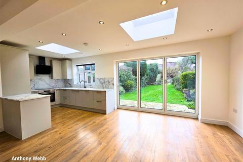 4 bedroom semi-detached house to rent, Wentworth Gardens, Palmers Green, N13