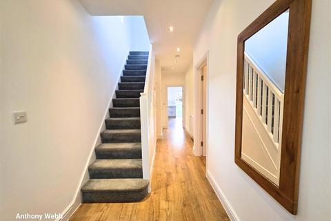 4 bedroom semi-detached house to rent, Wentworth Gardens, Palmers Green, N13