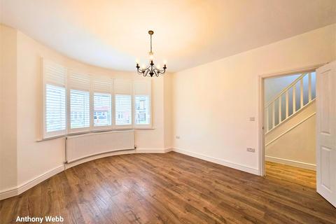 4 bedroom semi-detached house to rent, Wentworth Gardens, Palmers Green, N13