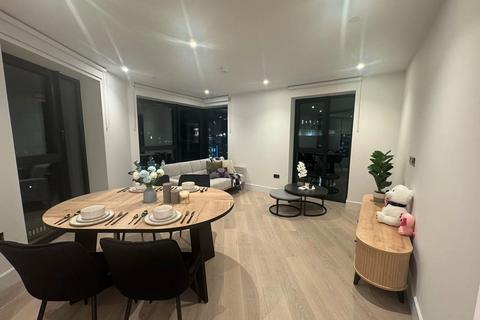 2 bedroom flat to rent, White City Living, London, England, W12