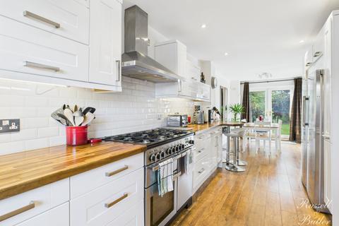 undefined, Kestrel Way, Buckingham, Buckinghamshire, MK18