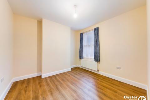 undefined, Rosslyn Crescent, Harrow, HA1