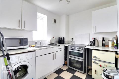 1 bedroom flat to rent, Lewes Close, Grays