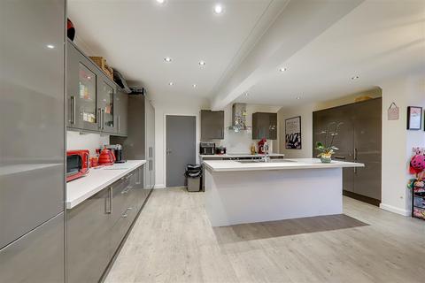 4 bedroom semi-detached house for sale, Findon Road, Worthing, BN14