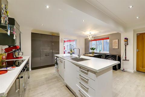 4 bedroom semi-detached house for sale, Findon Road, Worthing, BN14