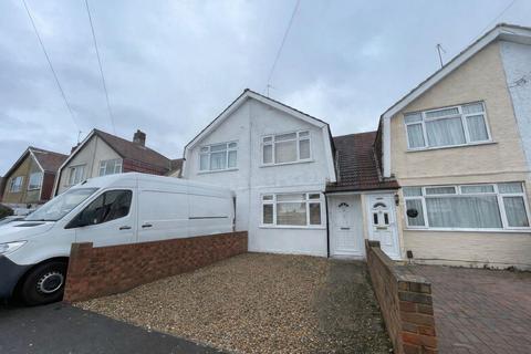 2 bedroom terraced house for sale - Gloucester Road, Feltham, Middlesex, TW13