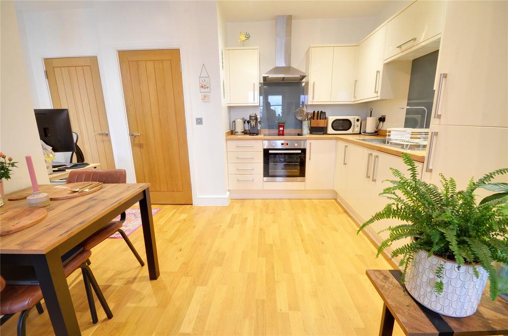 Kitchen/Living Area