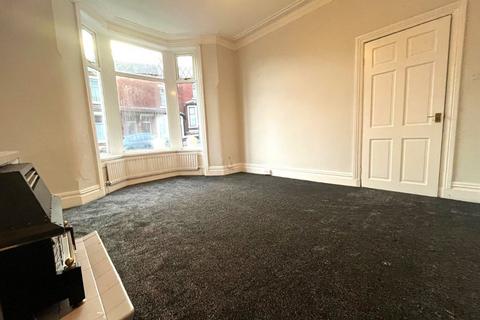 3 bedroom terraced house to rent, Lynwood Road, Blackburn