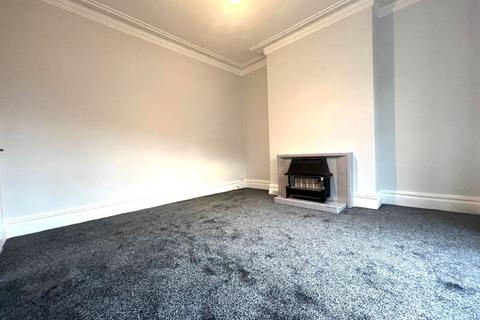 3 bedroom terraced house to rent, Lynwood Road, Blackburn