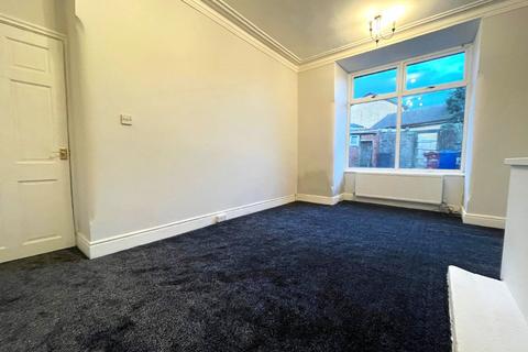 3 bedroom terraced house to rent, Lynwood Road, Blackburn