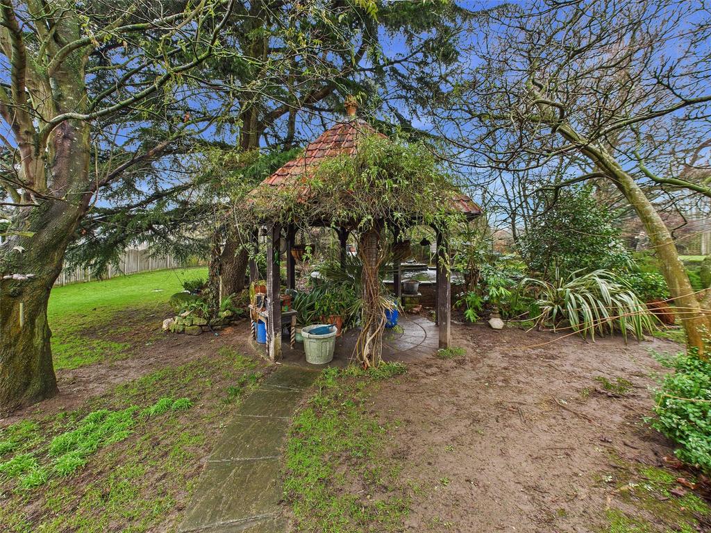 Rear Garden/Gazebo