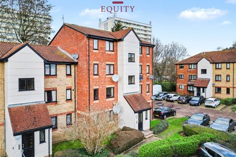 1 bedroom flat for sale - Magpie Close, Enfield, EN1