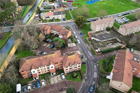 1 bedroom flat for sale, Magpie Close, Enfield, EN1