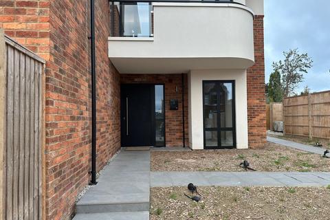 2 bedroom ground floor flat to rent, Queens Road, Truscott House, CT5