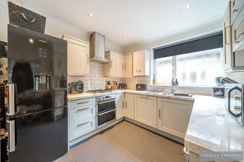 3 bedroom maisonette for sale, Lodge Avenue, Gidea Park