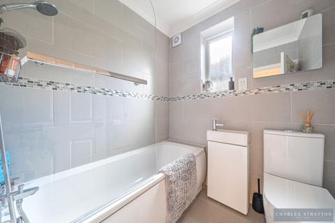 3 bedroom maisonette for sale, Lodge Avenue, Gidea Park