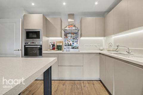 Devonshire Close, Grays
