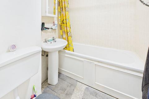 1 bedroom flat for sale, Templar Court, Woodpecker Mount, Pixton Way, Croydon