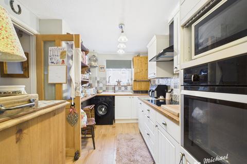 2 bedroom terraced house for sale, Warmstone Close, Waddesdon
