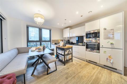 3 bedroom apartment for sale, Lakeside Drive, London