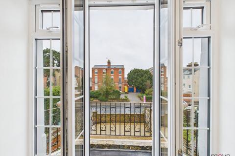 1 bedroom in a house share to rent, 31 Kingsholm Road, Gloucester GL1