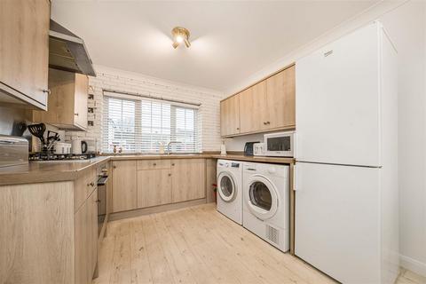 3 bedroom end of terrace house for sale, The Greenway, Cippenham