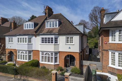 Kidderpore Gardens, Hampstead, NW3