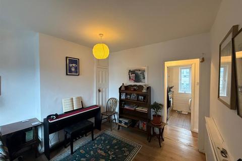 1 bedroom flat to rent, Albany Road, London