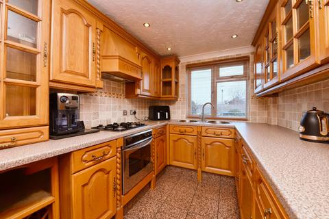 2 bedroom maisonette for sale, Russells Ride, Waltham Cross EN8