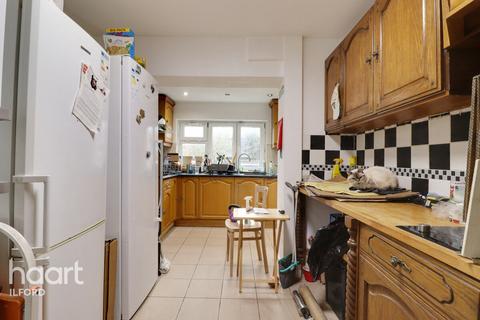 1 bedroom apartment to rent, Ripon Gardens, ILFORD