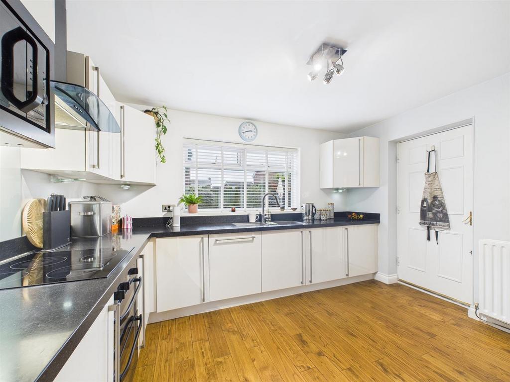 Kitchen 1.jpg