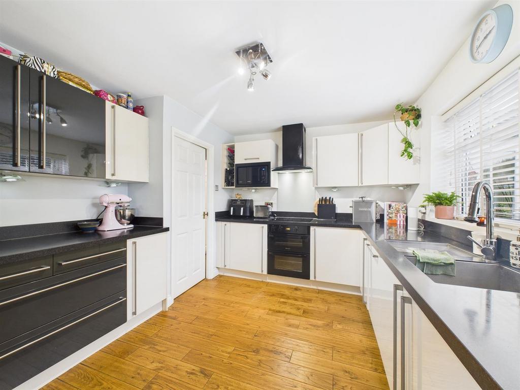 Kitchen 3.jpg