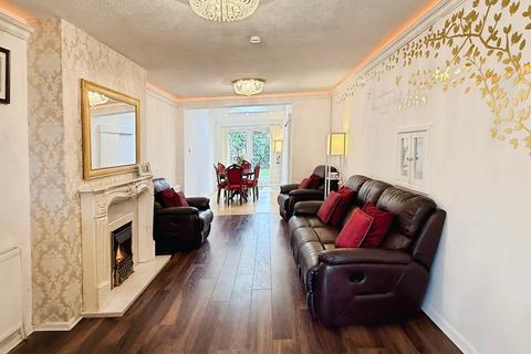 4 bedroom detached house for sale, Kent Drive, Oadby, LE2