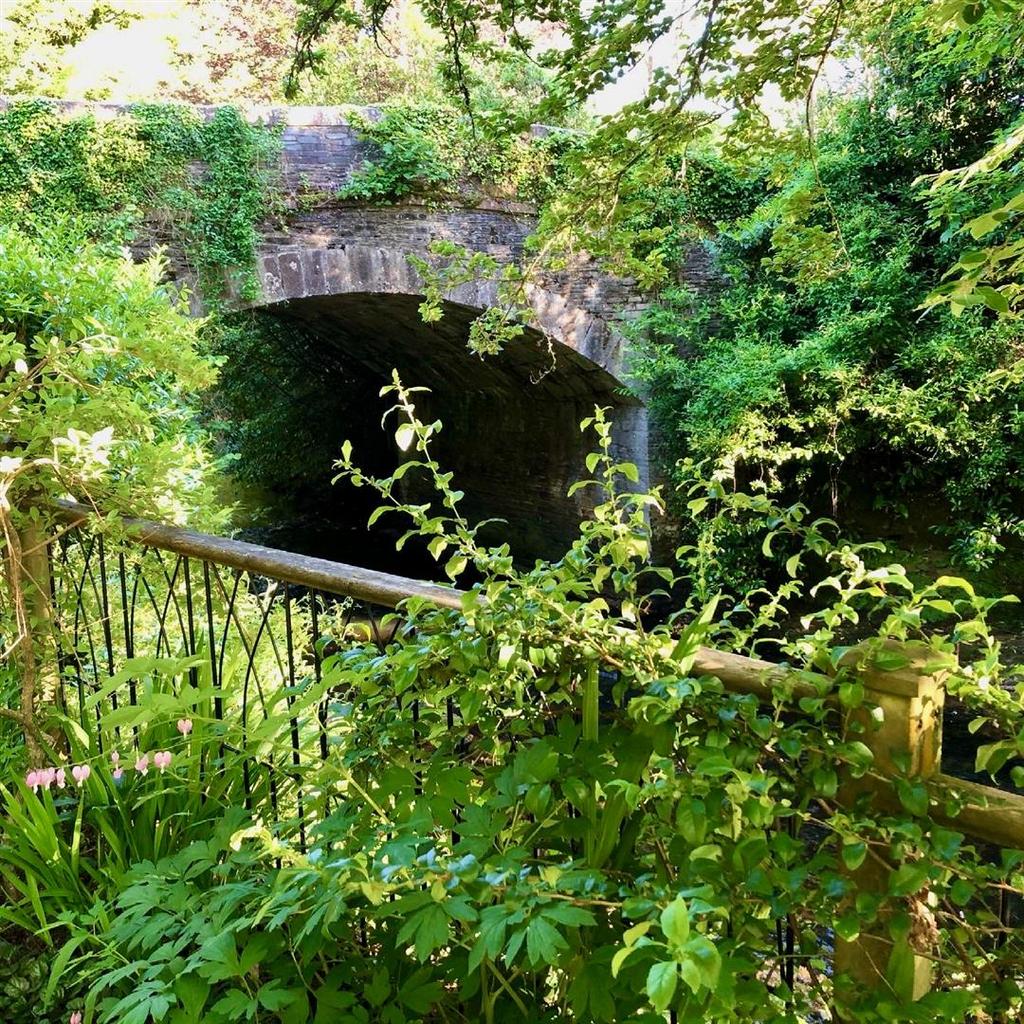 Bridge cottage - garden 4.jpeg