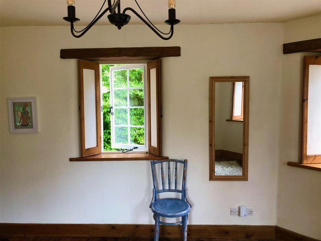 Bridge cottage - master bedroom 2.jpeg