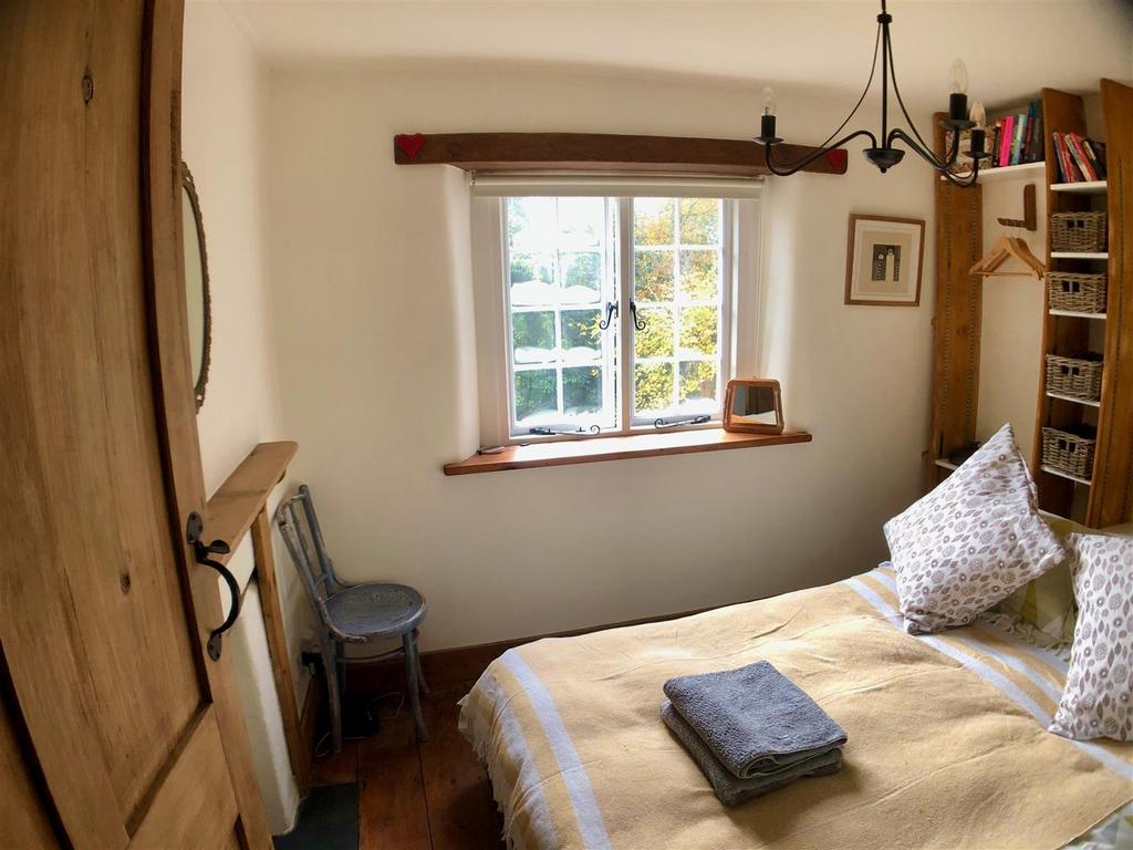 Bridge cottage - second bedroom 1.jpeg