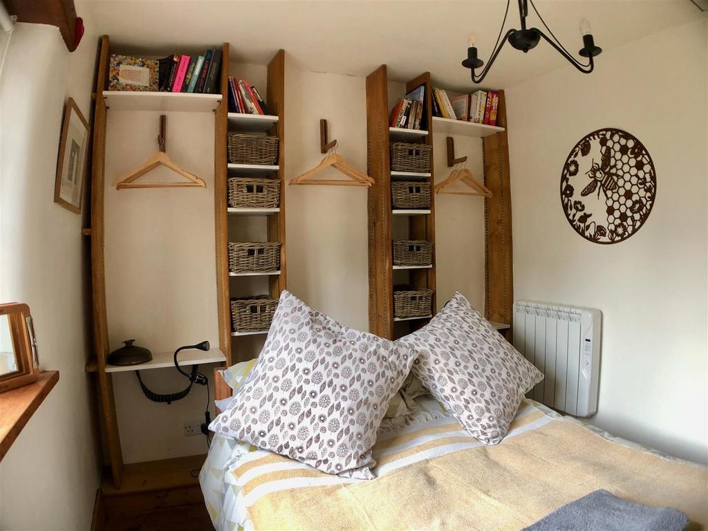 Bridge cottage - second bedroom 2.jpeg