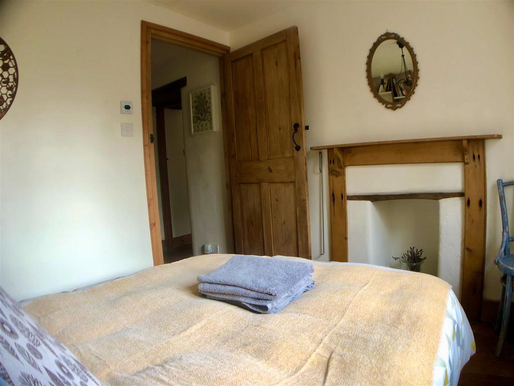 Bridge cottage - second bedroom 4.jpeg