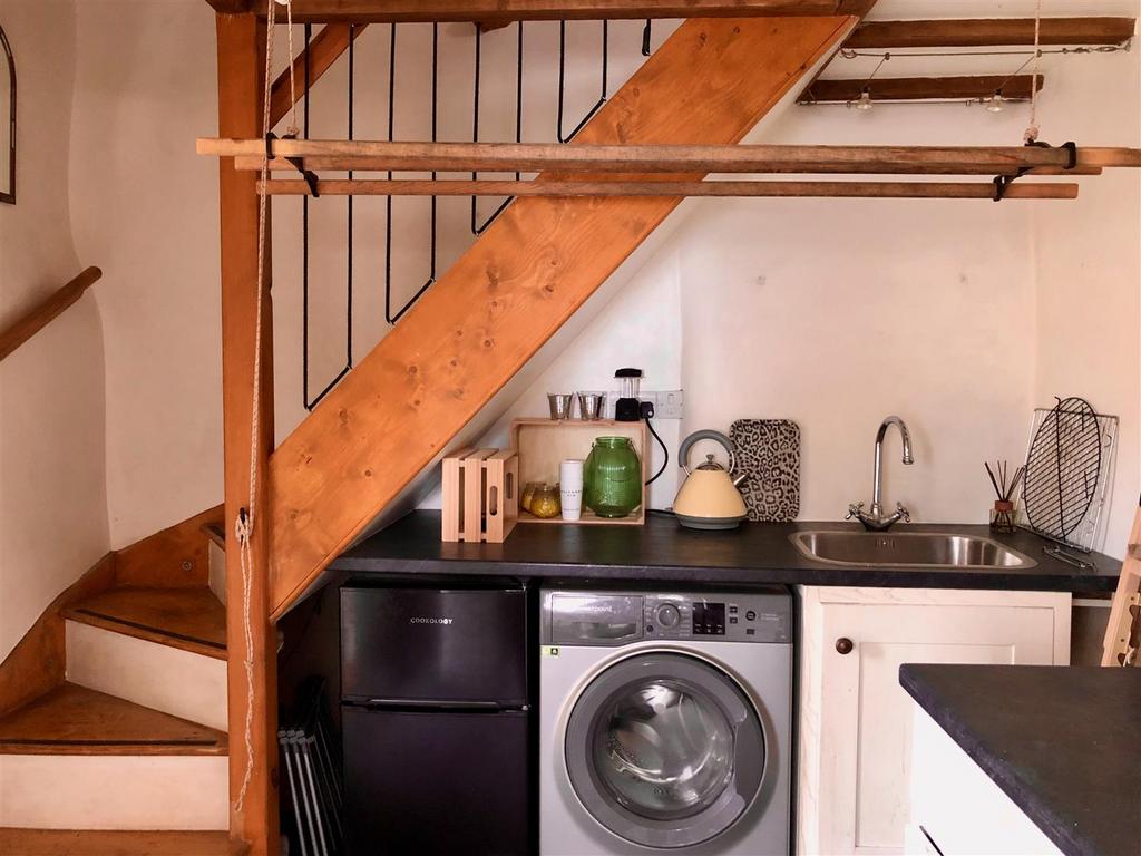 Bridge cottage - utility room 1.jpeg