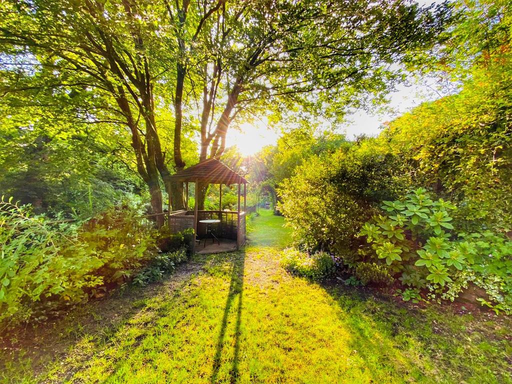 Bridge cottage - garden 1.jpeg