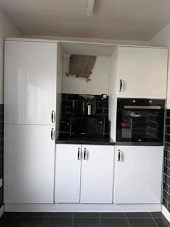 1 bedroom semi-detached house to rent, Denman Drive, Ashford, TW15