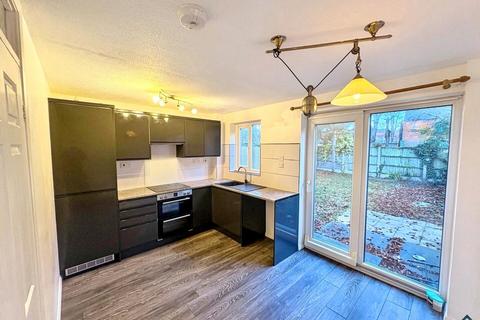 2 bedroom semi-detached house to rent - Woodland Avenue, Highbury Vale, Nottingham, NG6 9BY