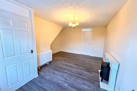 2 bedroom semi-detached house to rent, Woodland Avenue, Highbury Vale, Nottingham, NG6 9BY