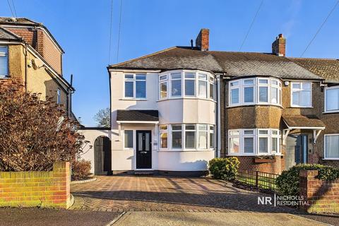 3 bedroom end of terrace house for sale - Chessington Hill Park, Chessington, Surrey. KT9