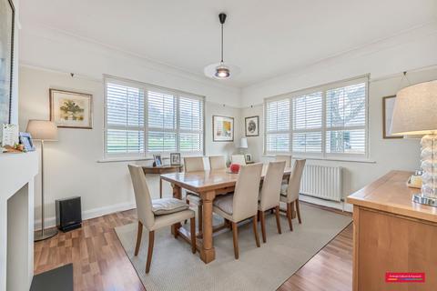 undefined, Parkway, Raynes Park, London, SW20