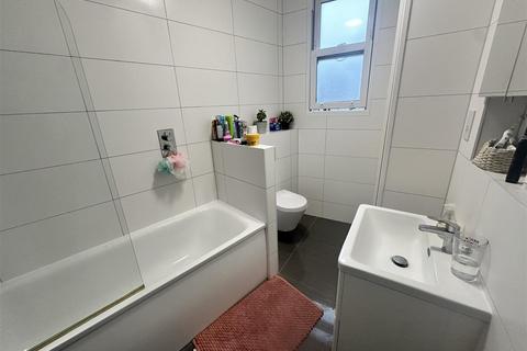 2 bedroom flat to rent, Balls Pond, London